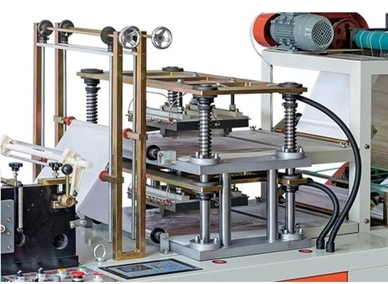 Máquina para fabricar guantes de mano de polietileno PE con control PLC#máquina para fabricar bolsas de transporte de polietileno#3600*1500*1950mm Dimensión
