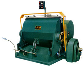 El motor 11KW graba en relieve la máquina de la muesca de la longitud de la cuchilla del tamaño ≤50m de la máquina 1800*1280