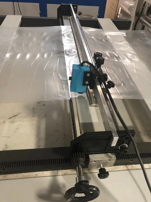 220V 50HZ en el bolso plástico de la cubierta del traje del rollo que hace la máquina con el papel de cubierta eléctrico estático de Elimination#Suit Carry Bag Make