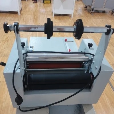 Máquina que raja los 5m/Min Nonweaving Film Laminating de OPP 900m m Rewinder