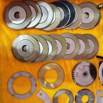 Cuchillas para corte de metales 3.7KW del rollo del papel de máquina de Rewinder que rajan