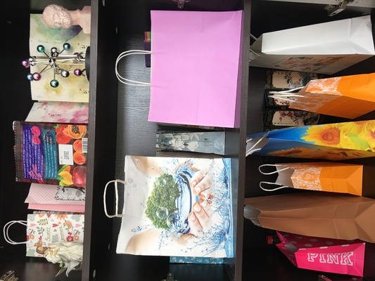 Empaquetado impreso de lujo de la joyería de la bolsa de papel de cera de la manija impermeable a la grasa